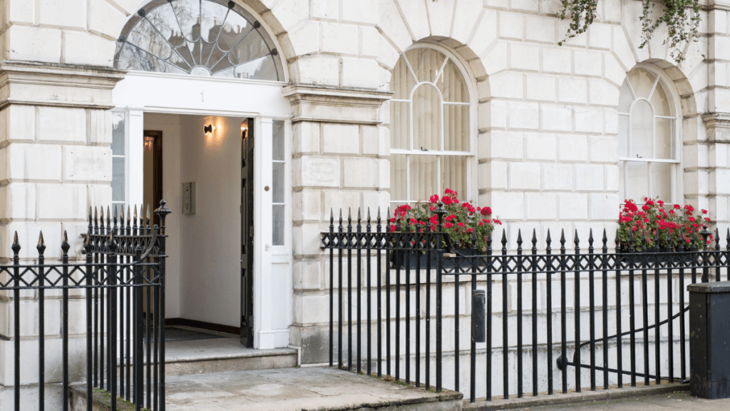 The exterior of 102 Harley Street PHI Clinic.