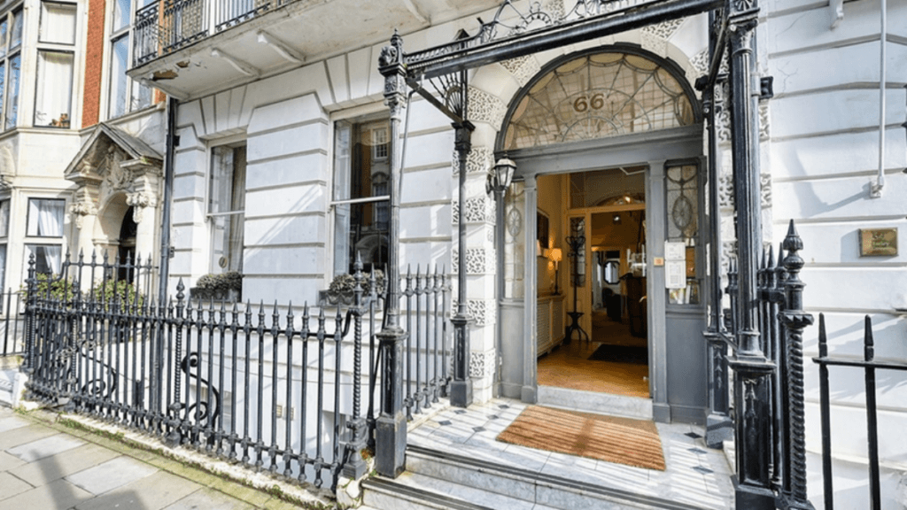 An image of the outside of 66 Harley Street, London.