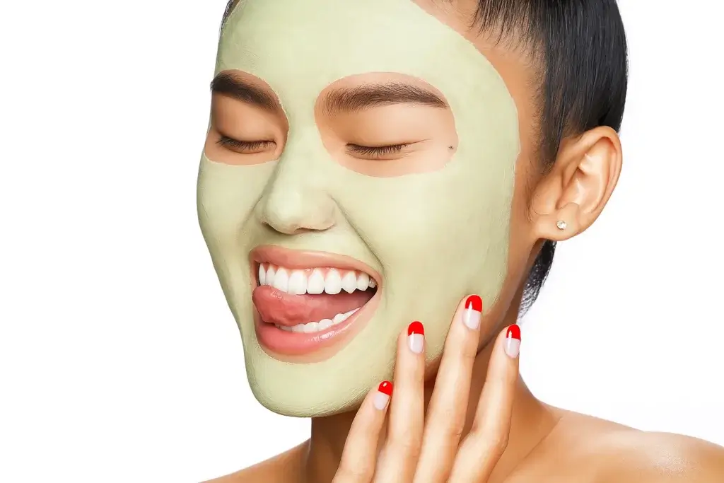 A lady flaunting a Homemade Cooling Mask for Oily Skin on her face