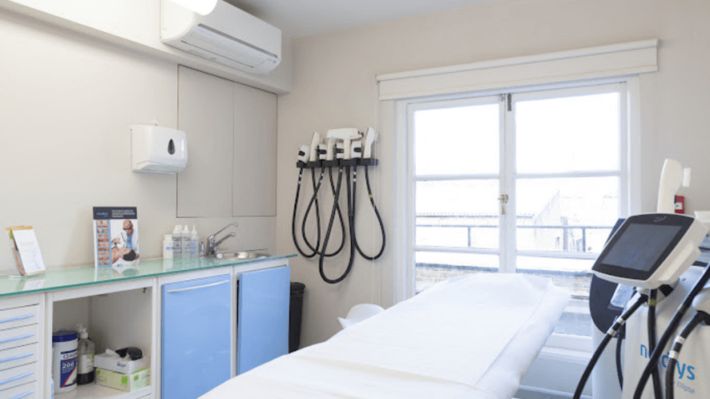 A photo of an image of the inside of an aesthetic clinic situated on 98 Harley Street, London.