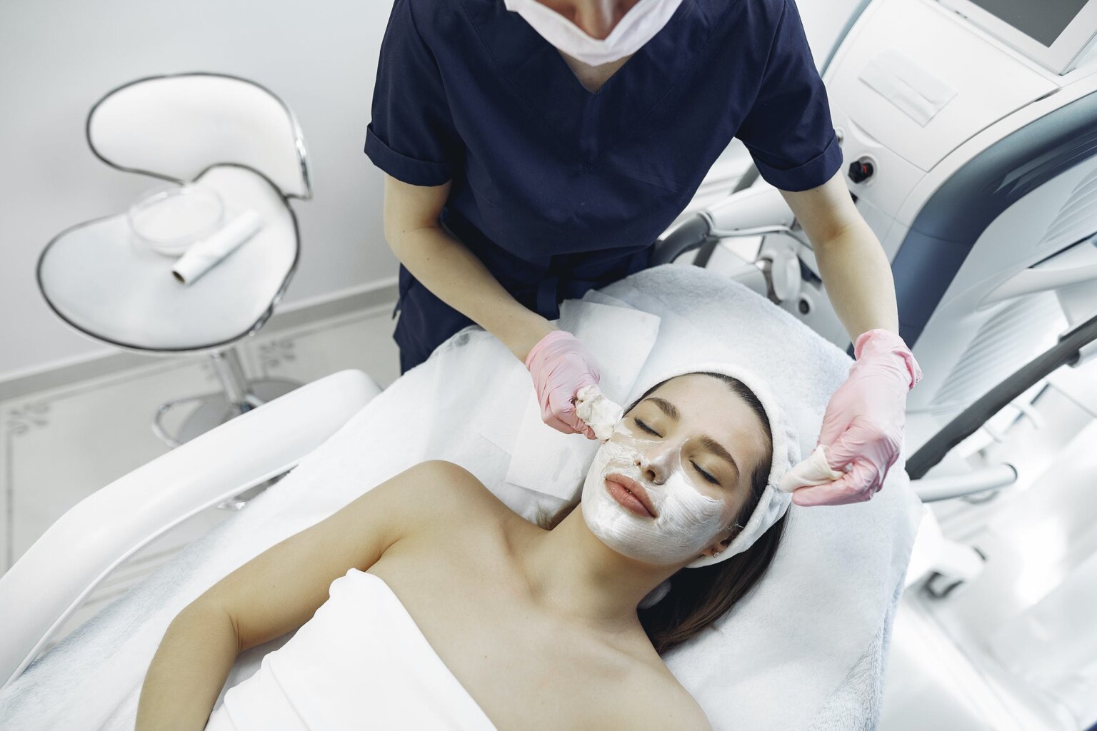 Woman having a facial | Beauty Tweakments