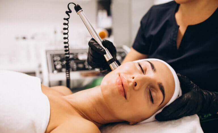 The 10 Best Non-Surgical Cosmetic Treatments Trending in 2022